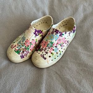 Girls Native Crocs Size 11